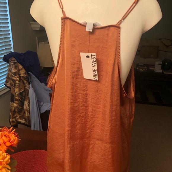 New woven cami with lace trim - Picture 5 of 7